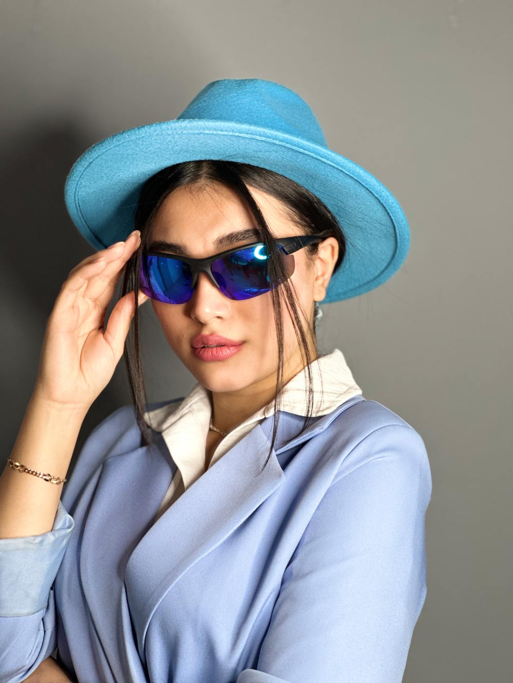 عینک آفتابی زنانه آبی بیضی برند پرادا پلاریزه